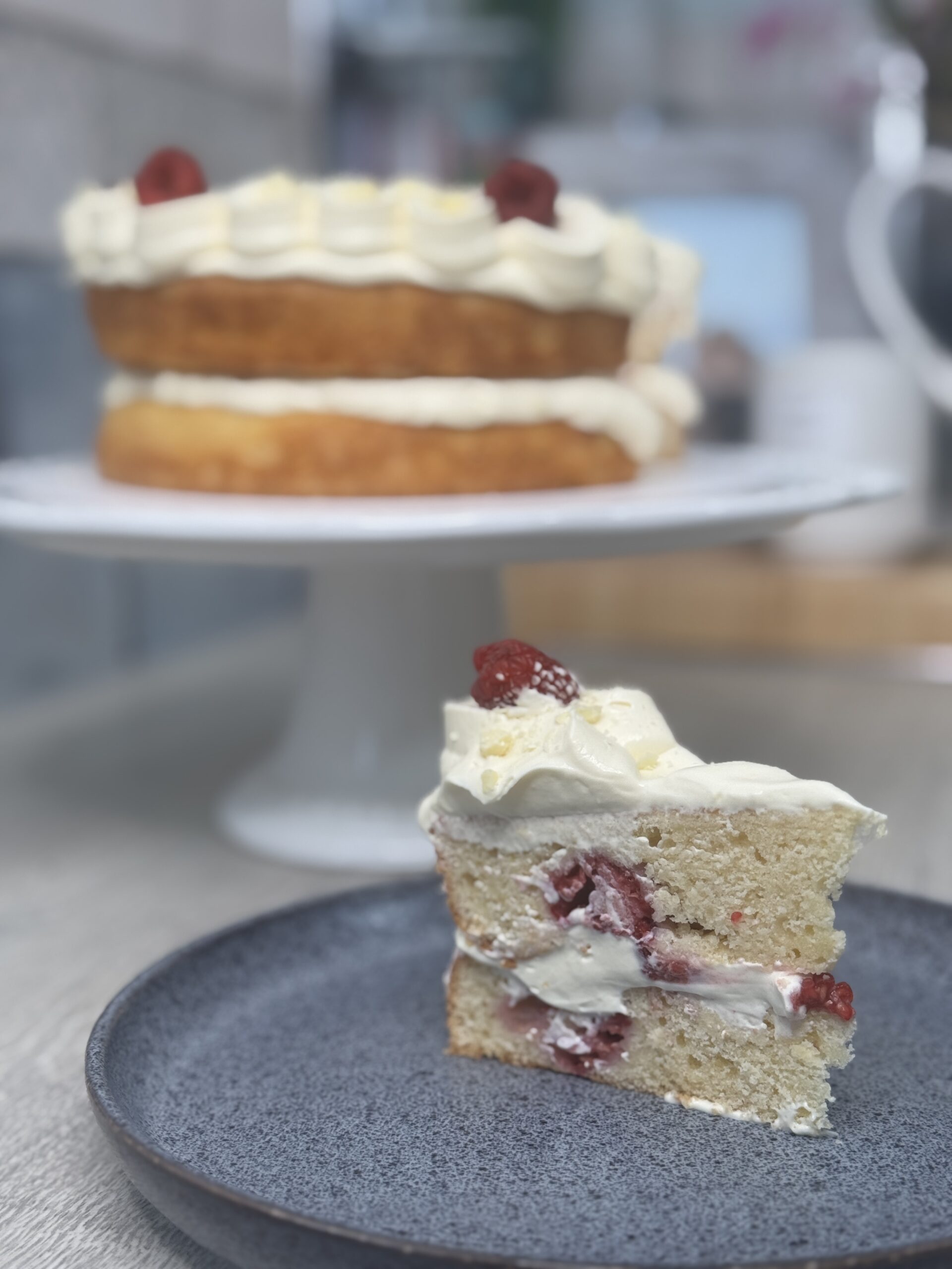 Lemon & Raspberry Cake with White Chocolate Cremeux